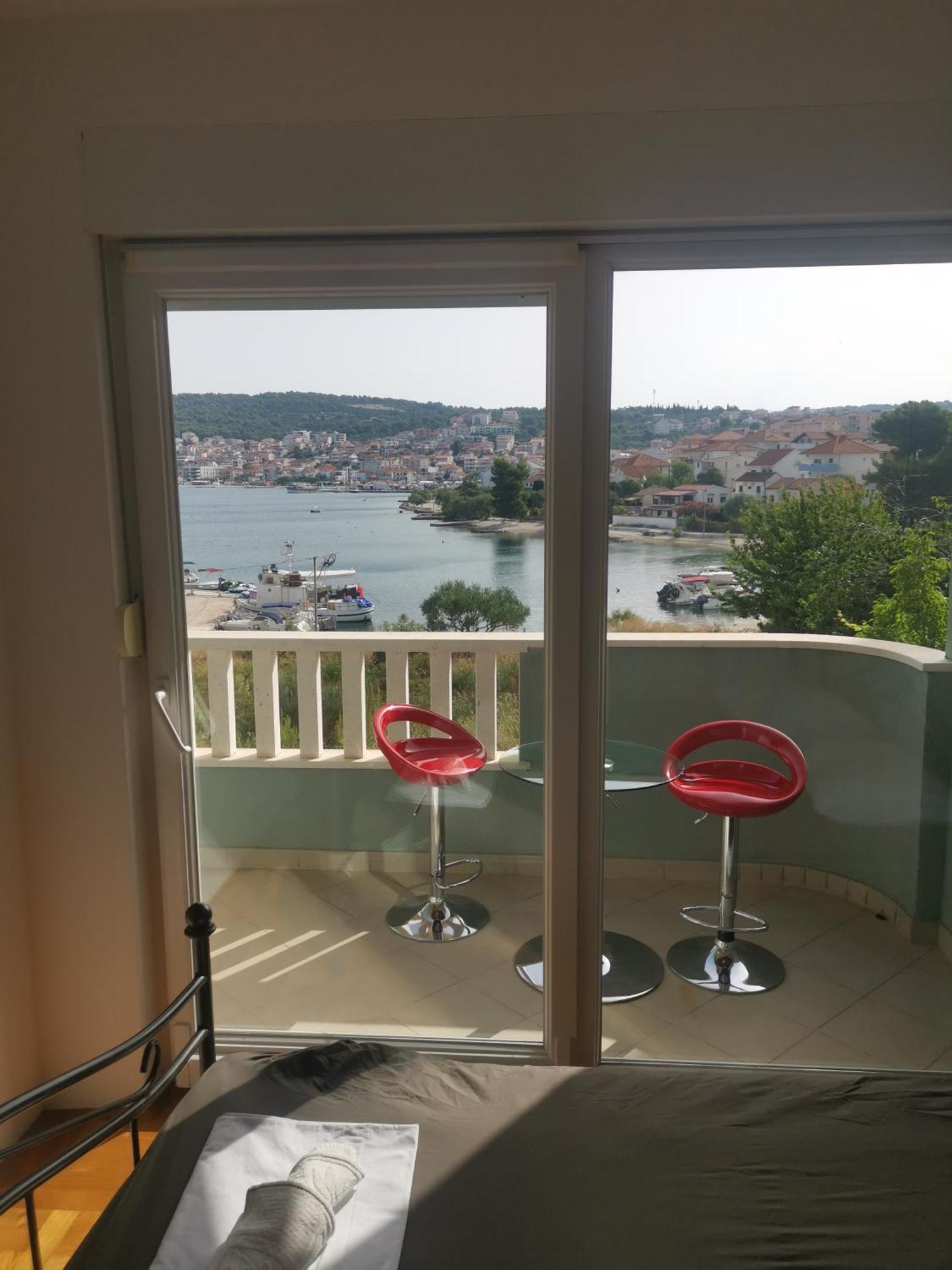Apartment Croatika On The Beach Трогир Экстерьер фото