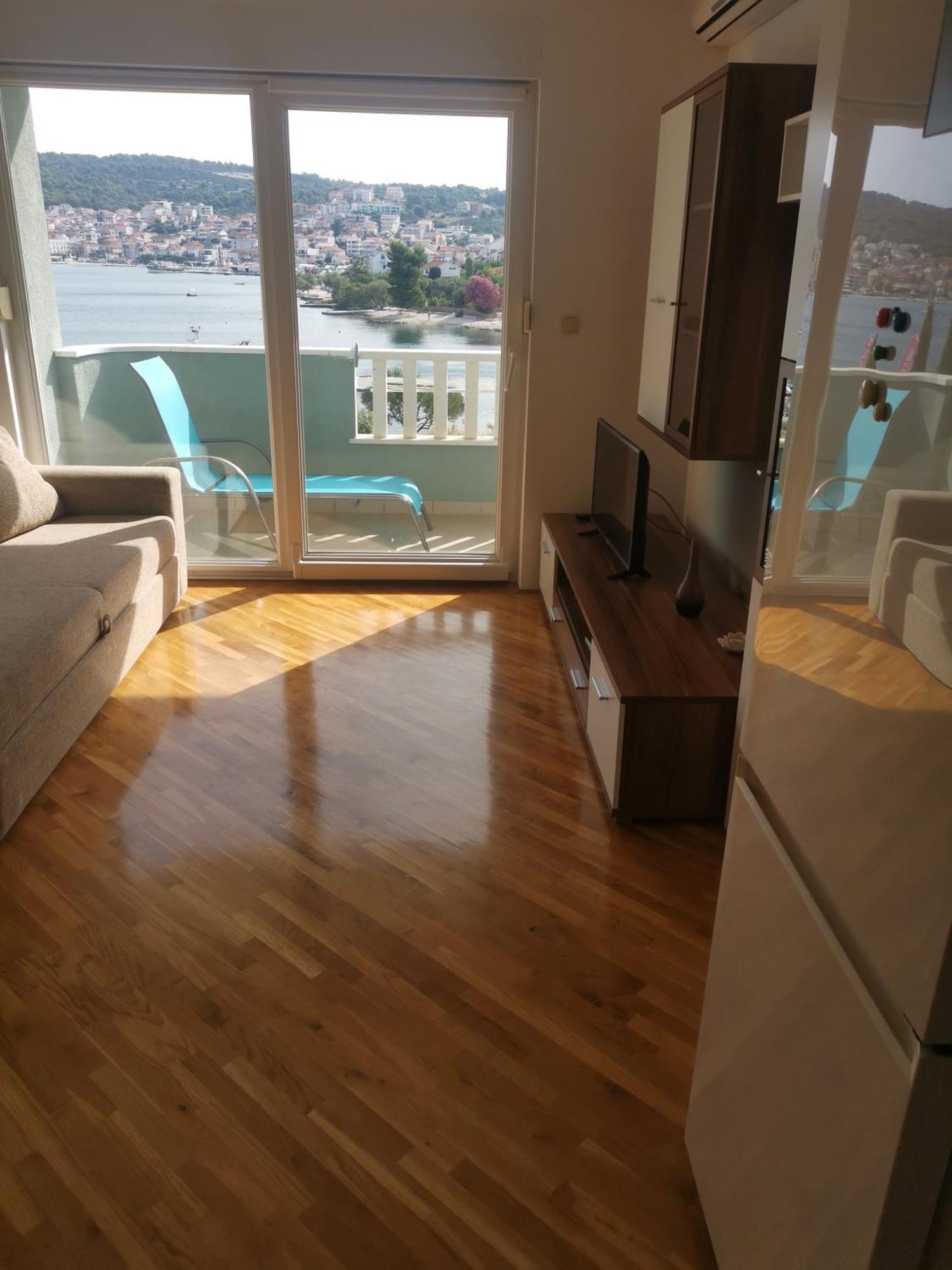 Apartment Croatika On The Beach Трогир Экстерьер фото
