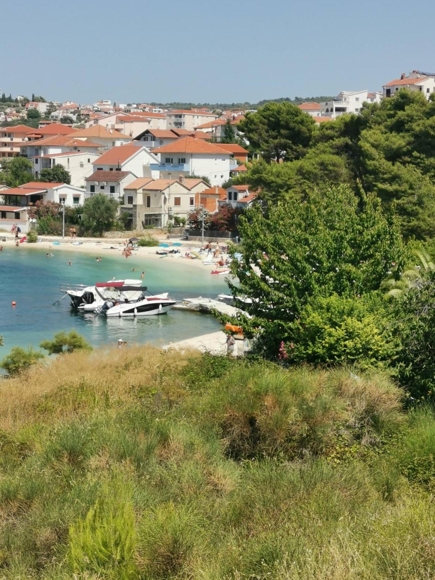 Apartment Croatika On The Beach Трогир Экстерьер фото